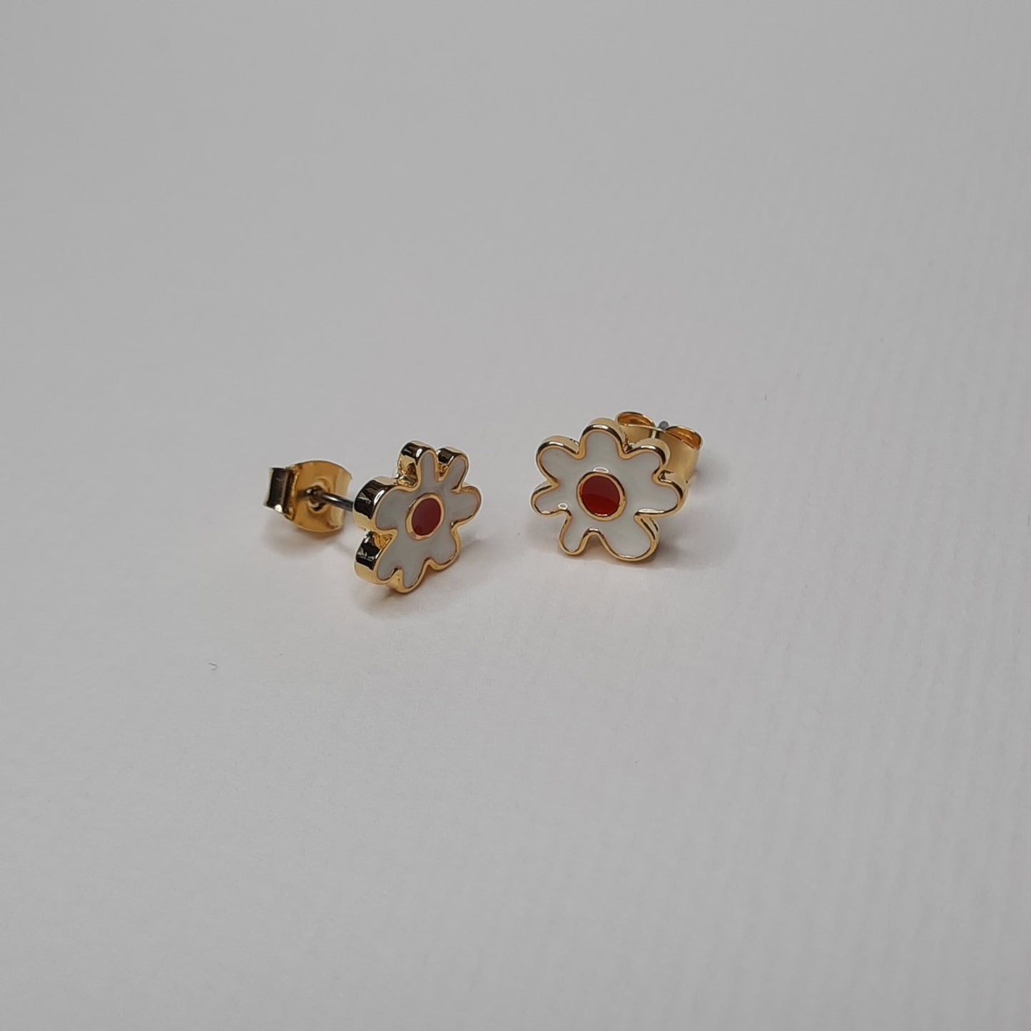 Mini Flower Splat Enamel Studs (White)- AIGOO