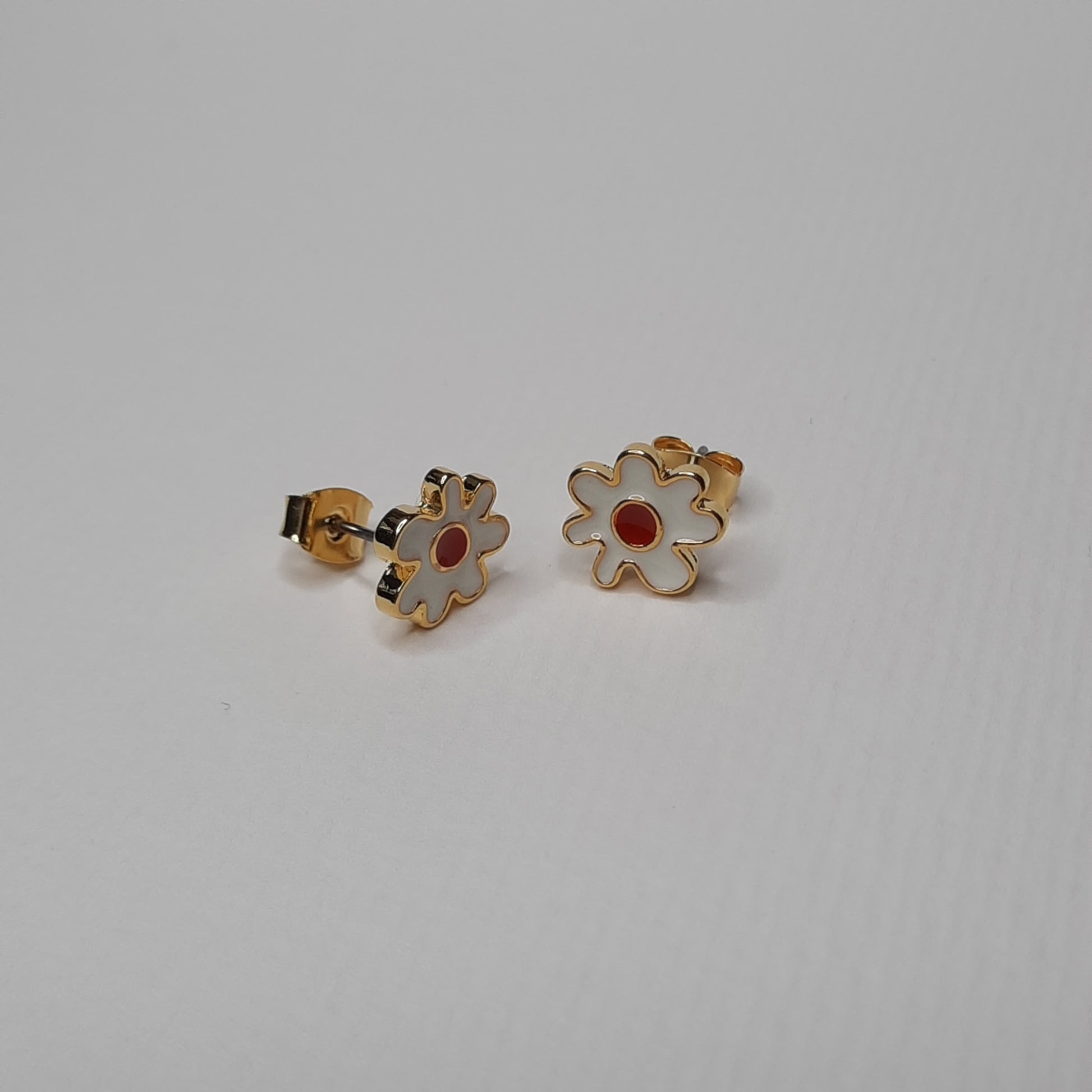 Mini Flower Splat Enamel Studs (White)- AIGOO