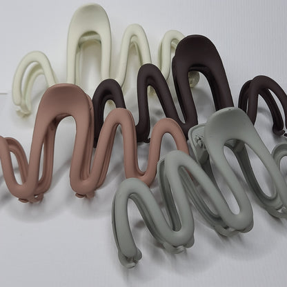 Matte Squiggle Claw Clip (Off-White, Brown, Grey, Charcoal)