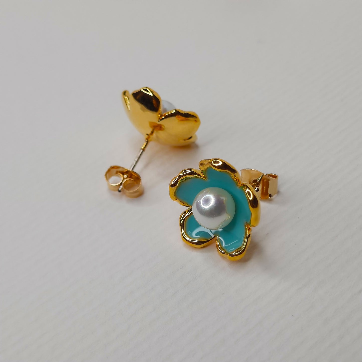 Colourful Pearl And Gold Flower Stud Earrings ( Mint )- AIGOO
