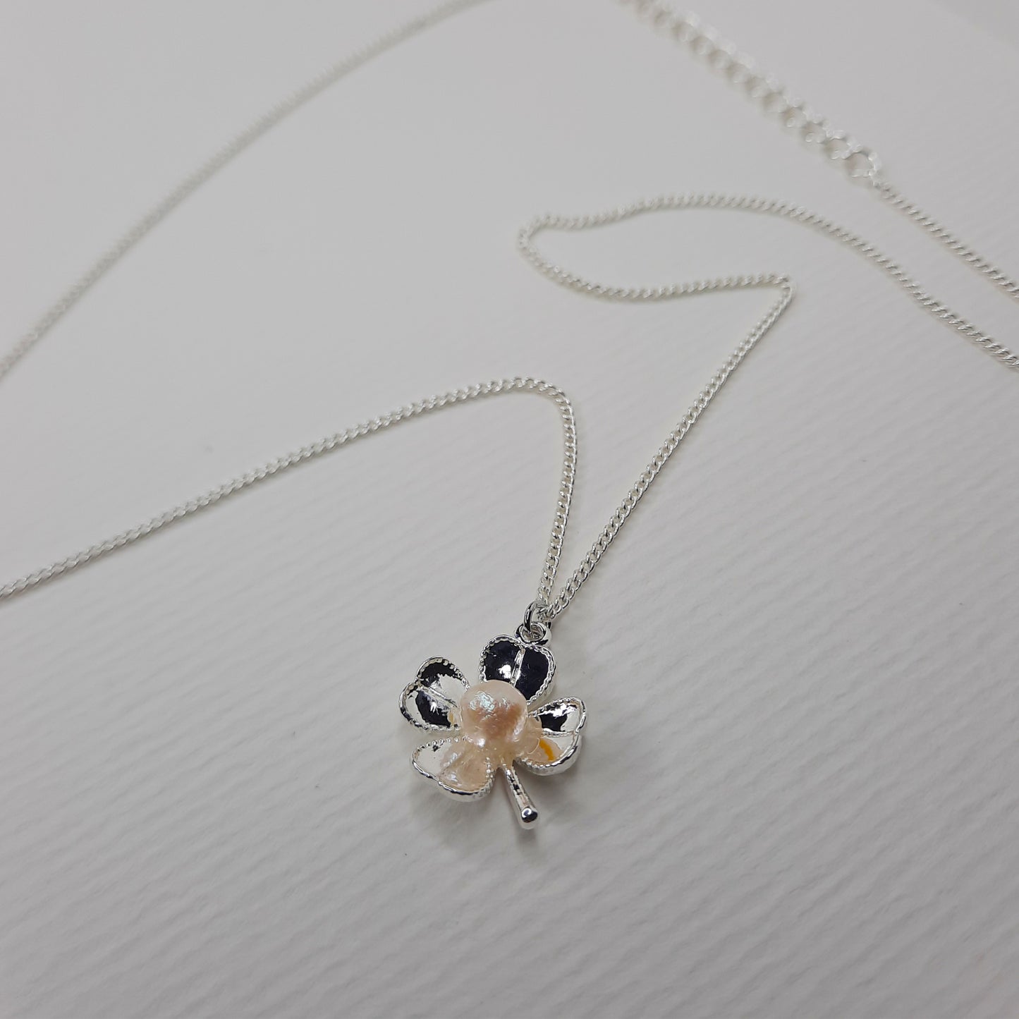 Lucky Pearl Clover Necklace (Gold, Silver)