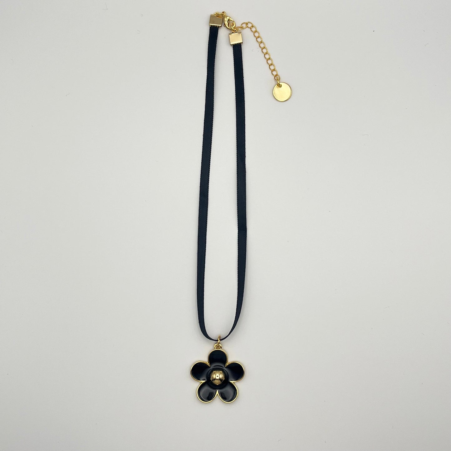 Flower Motif Velvet Necklace (White, Black)