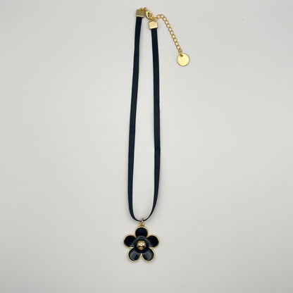 Flower Motif Velvet Necklace (White, Black)