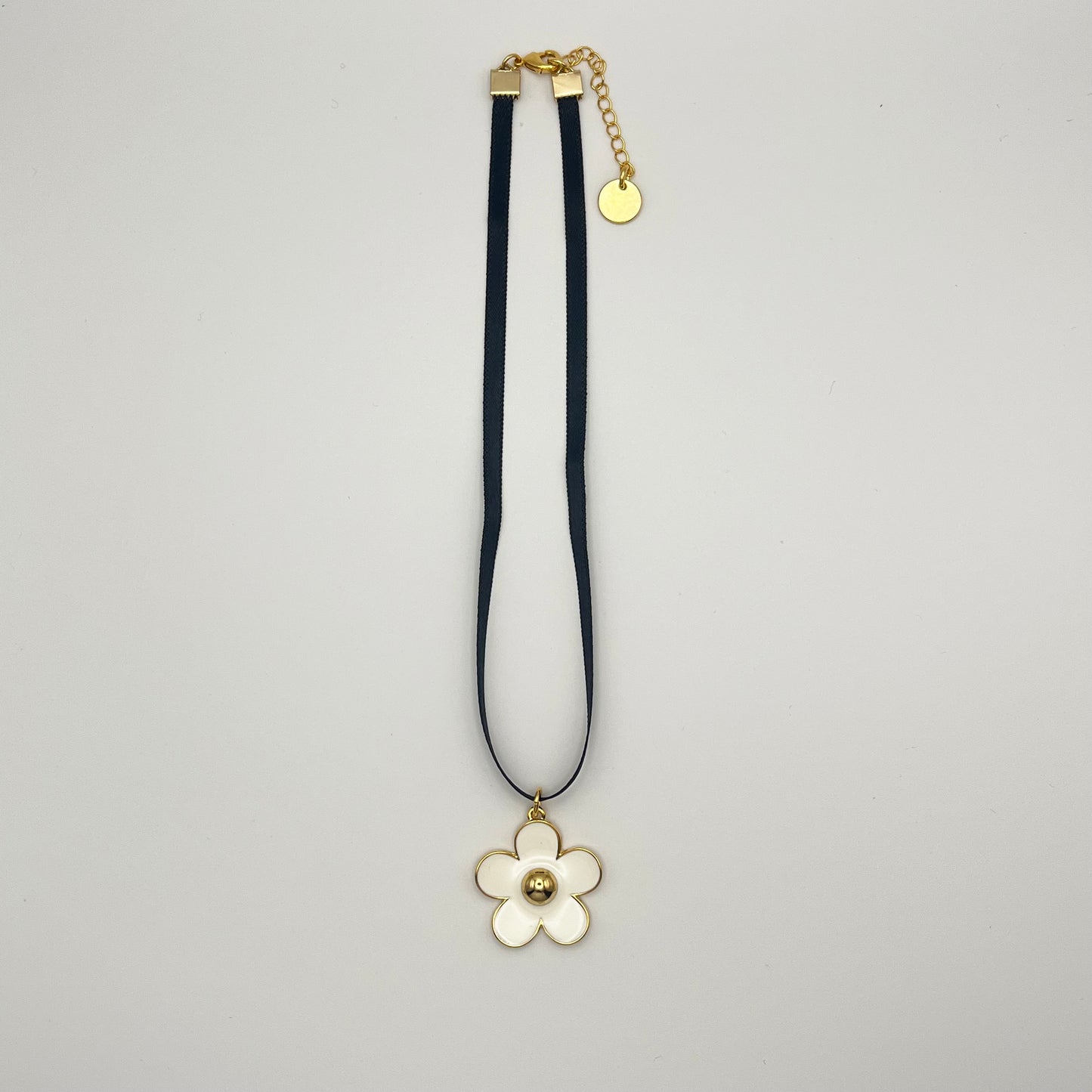 Flower Motif Velvet Necklace (White, Black)
