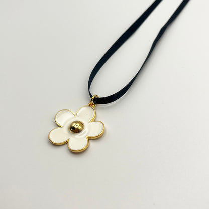 Flower Motif Velvet Necklace (White, Black)