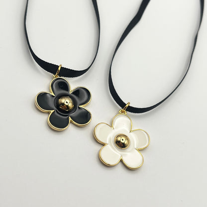 Flower Motif Velvet Necklace (White, Black)