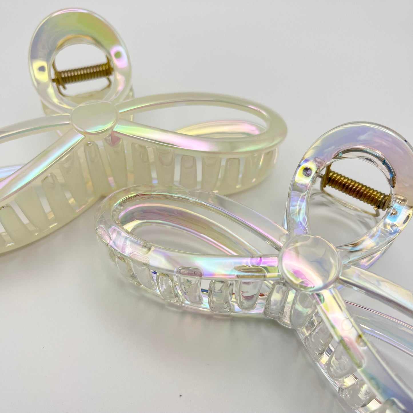 Pearly Bow Loop Claw Clip (Pearl, Iridescent)