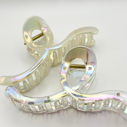 Pearly Wave Loop Claw Clip (Pearl, Iridescent)