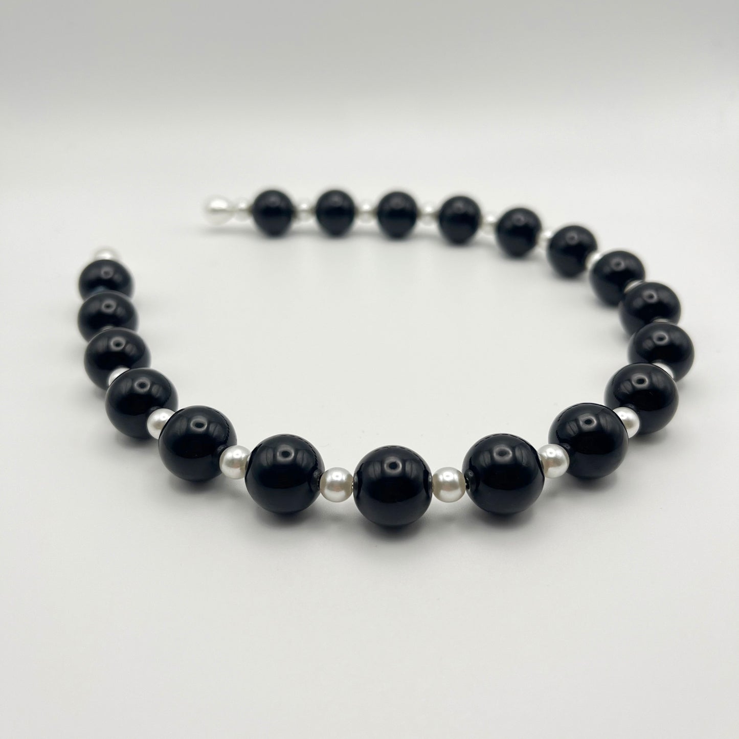 Beaded Belle Hairband (White, Black)