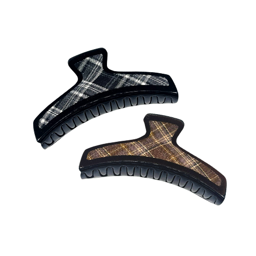 Plaid nostalgic Korean hair claw clip in vintage check pattern, cute aesthetic hair accessory for everyday styling.